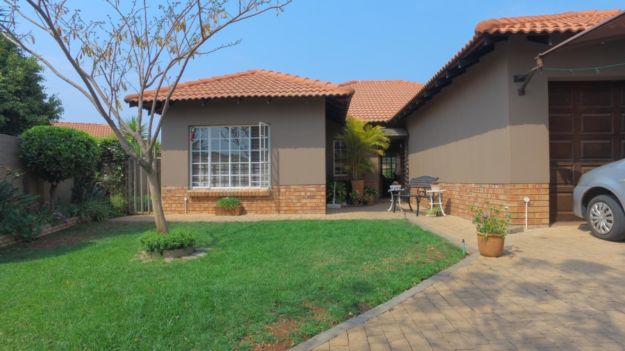 3 Bedroom Property for Sale in Hexrivier Lifestyle Estate North West